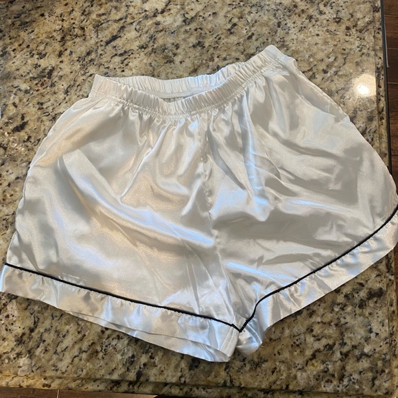 White Satin/ Silk pajama set - Picture 2 of 3